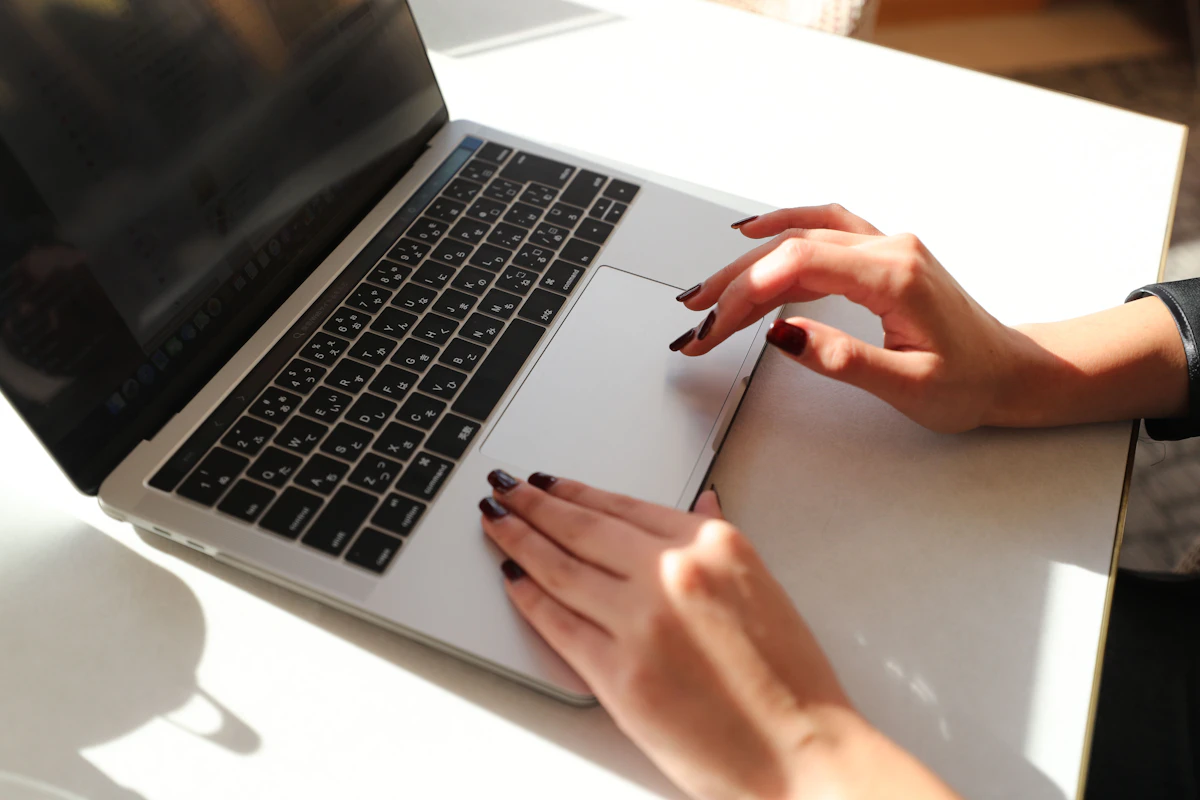 Laptop Typing Online